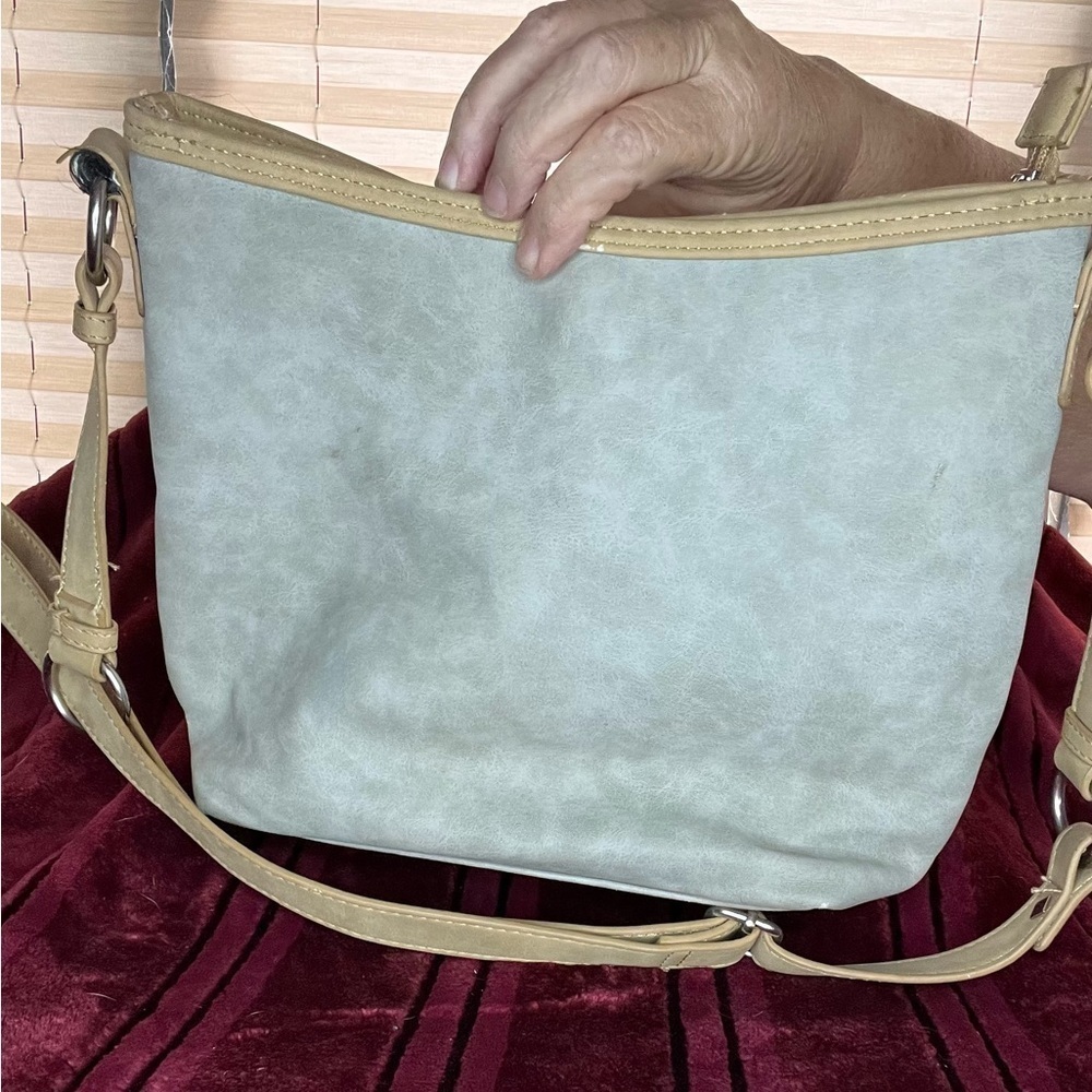 Kensie Crossbody/Shoulder Bag, Lt Gray w/tan, 12”A, 9.5”V, 3”W, Zip top & Mag T5 - Picture 2 of 12